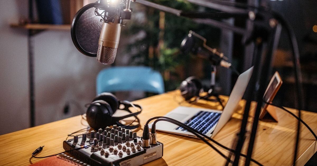Podcast Starter Kit (Best Equipment For Beginners, 2 Mics, 4) 2019